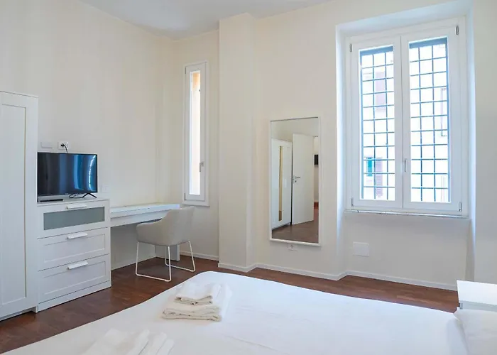 Easytopstay - Crescenzio Elegant Apartment *